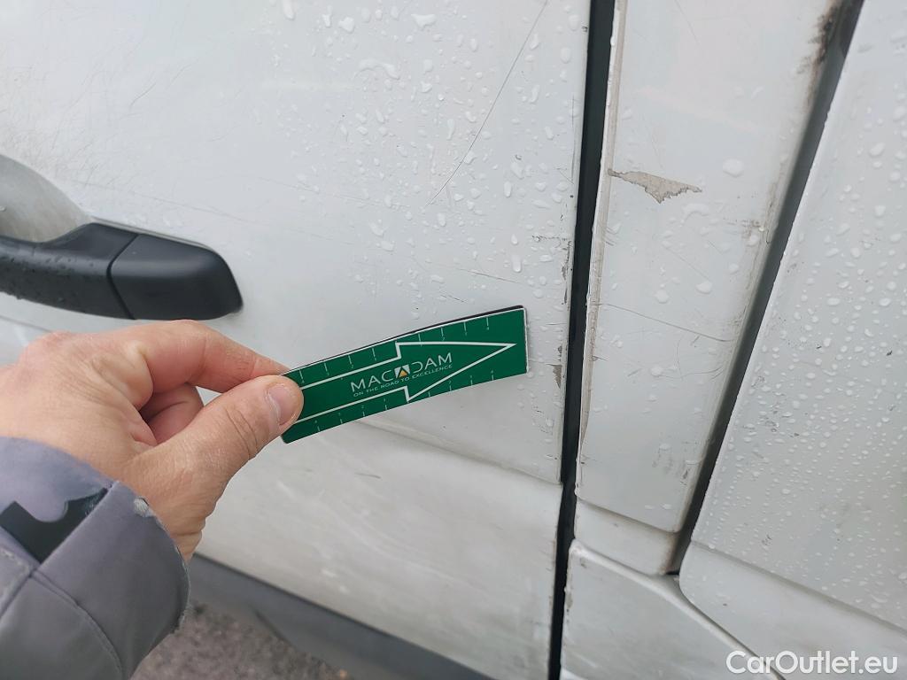  Renault  Master RENAULT TRUCKS UK  VU 4p 3G furgón Red Edition Van FWD 135CV L3H2 #17