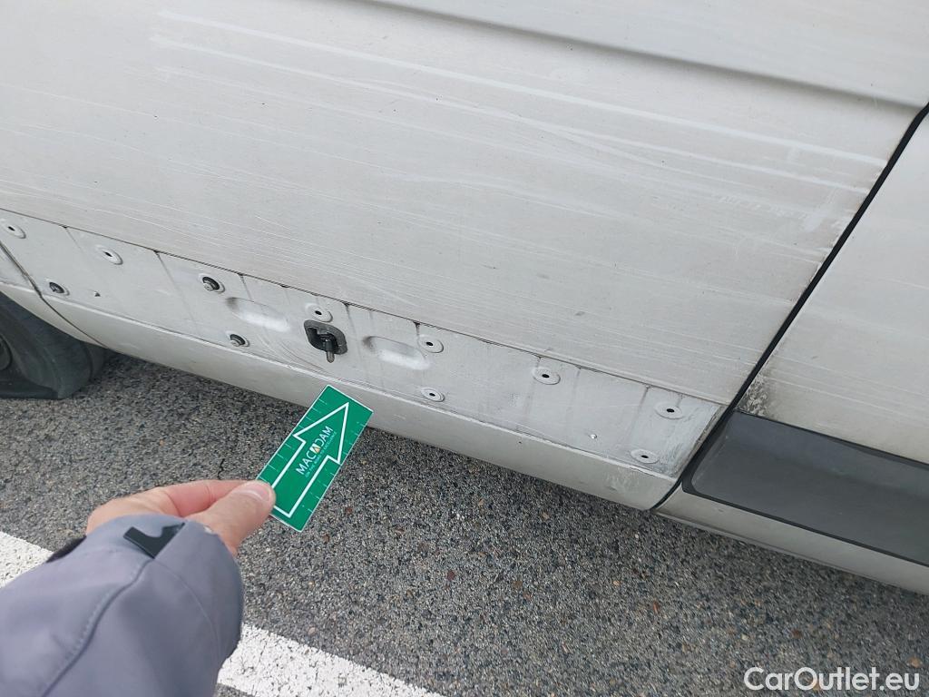  Renault  Master RENAULT TRUCKS UK  VU 4p 3G furgón Red Edition Van FWD 135CV L3H2 #25