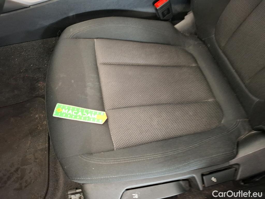  Bmw  Serie 3 BMW Série 3 Berline / 2018 / 4P / Berline 330e 292ch Business Design BVA8 Hybride #17