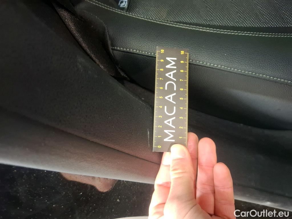  Mercedes  A-Klasse MERCEDES-BENZ Classe A Compact / 2022 / 5P / Berline A 200 Business Line 7G-DCT #27