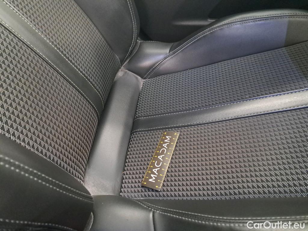  Peugeot  2008  GT 1.2 PureTech 130CV BVM6 E6d #19