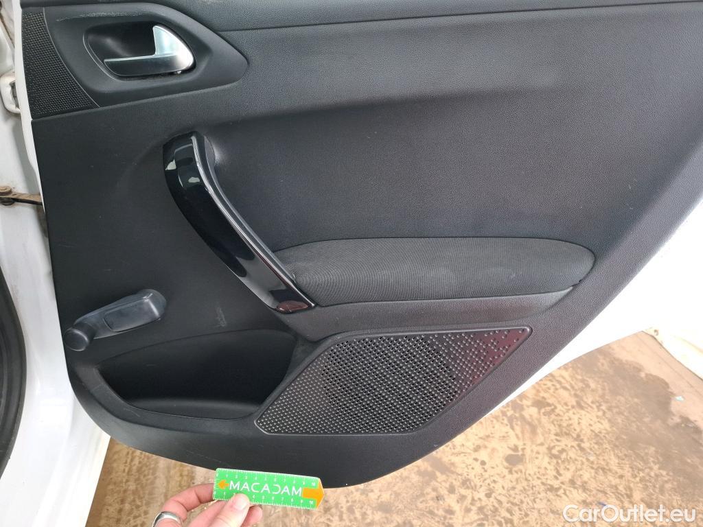  Peugeot  208 PEUGEOT  5p Berline BLUEHDI 100 ¤6.c S&S ACTIVE BUSINESS #40