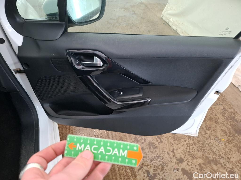  Peugeot  208 PEUGEOT  5p Berline BLUEHDI 100 ¤6.c S&S ACTIVE BUSINESS #57