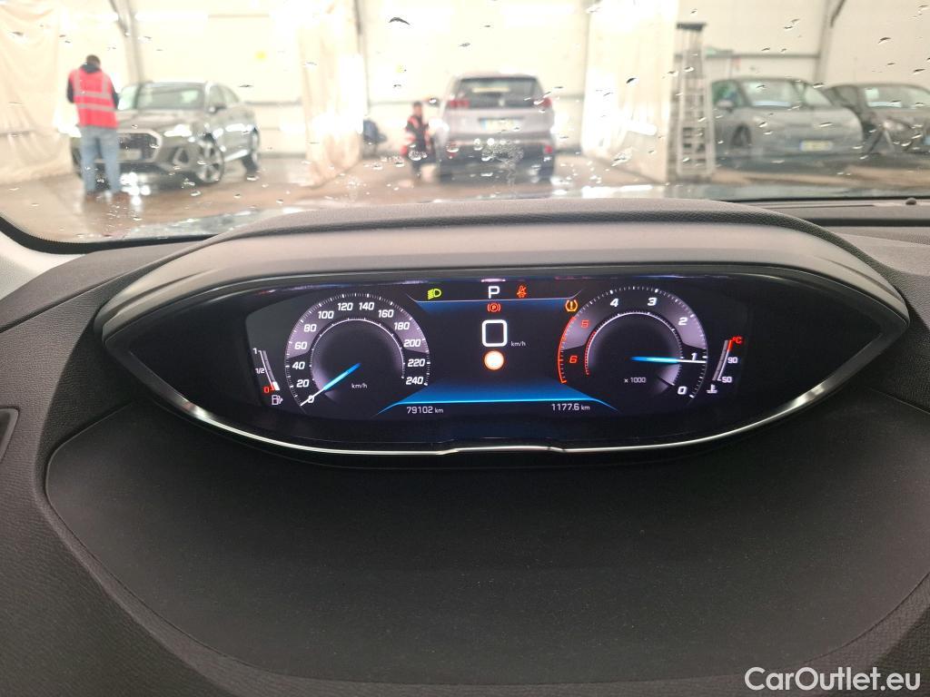  Peugeot  3008 PEUGEOT  / 2020 / 5P / SUV BlueHDi 130 S&S EAT8 Allure #49