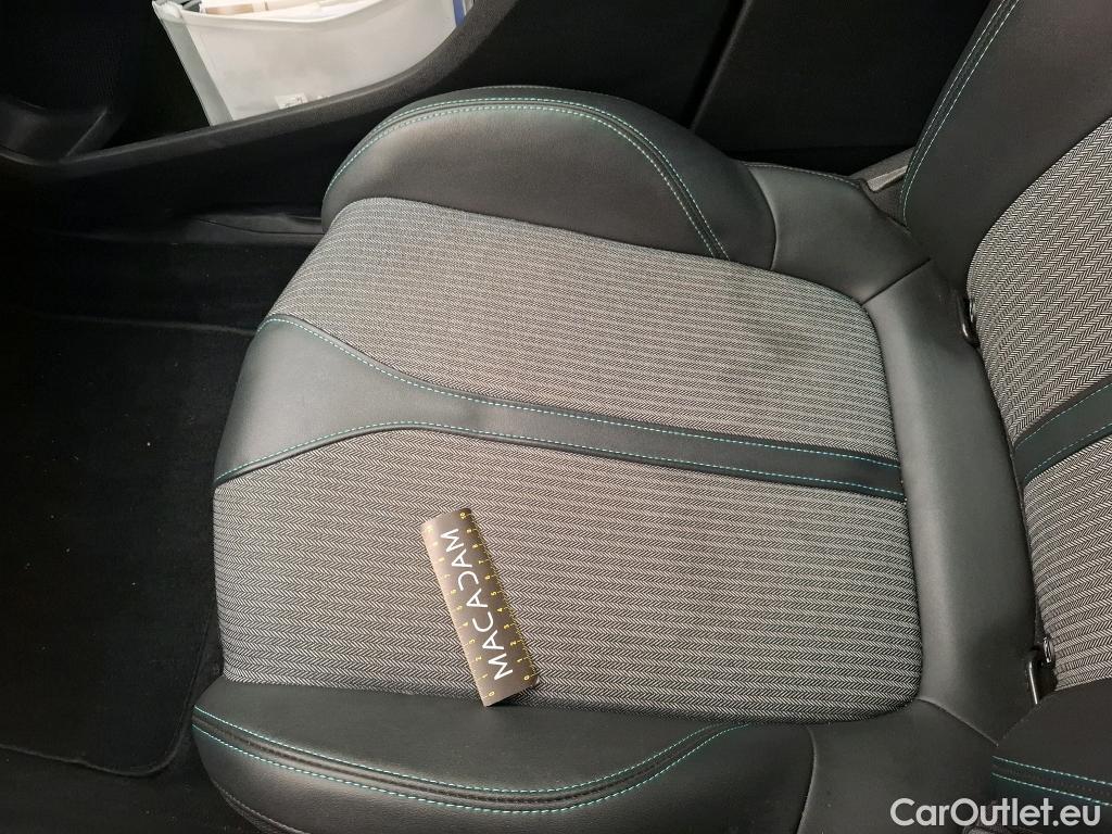  Peugeot  3008 PEUGEOT  / 2020 / 5P / SUV BlueHDi 130 S&S EAT8 Allure #45