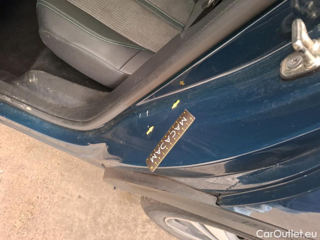  Peugeot  3008 PEUGEOT  / 2020 / 5P / SUV BlueHDi 130 S&S EAT8 Allure #7