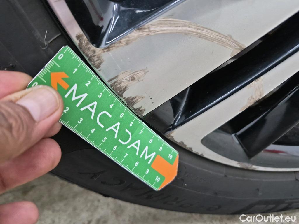  Peugeot  3008 PEUGEOT  / 2020 / 5P / SUV 1.6 HYBRID4 300 E-EAT8 GT #4