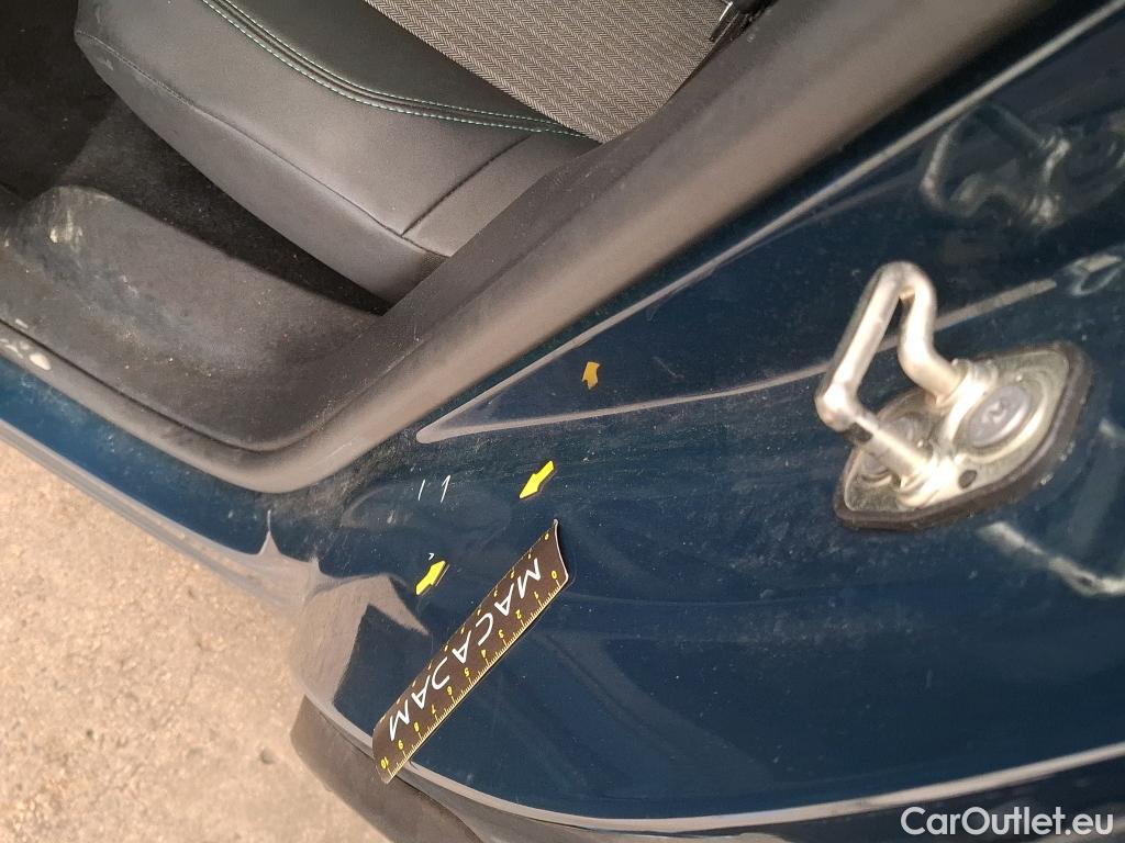  Peugeot  3008 PEUGEOT  / 2020 / 5P / SUV BlueHDi 130 S&S EAT8 Allure #9