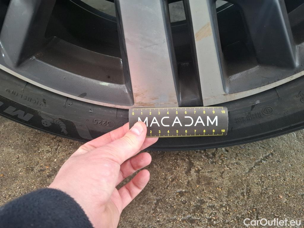  Peugeot  3008 PEUGEOT  / 2020 / 5P / SUV BlueHDi 130 S&S EAT8 Allure #28