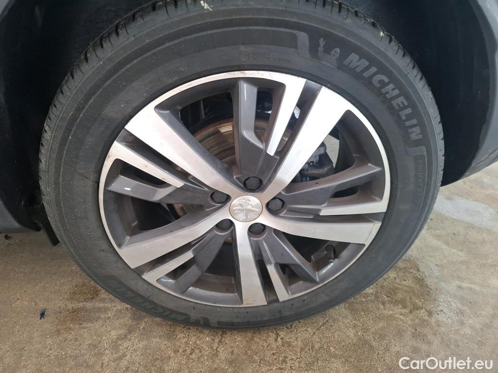 Peugeot  3008 PEUGEOT  / 2020 / 5P / SUV BlueHDi 130 S&S EAT8 Allure #25