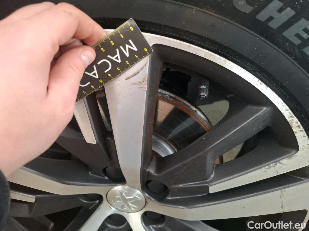  Peugeot  3008 PEUGEOT  / 2020 / 5P / SUV BlueHDi 130 S&S EAT8 Allure #21