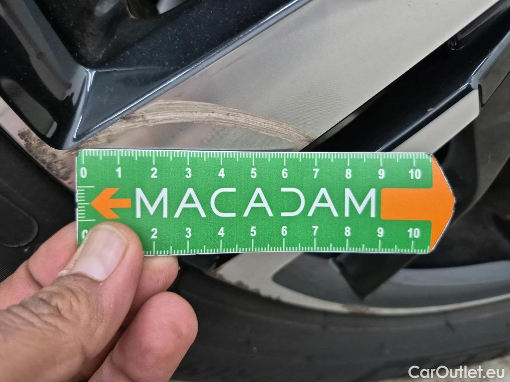  Peugeot  3008 PEUGEOT  / 2020 / 5P / SUV 1.6 HYBRID4 300 E-EAT8 GT #5