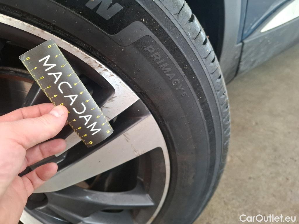  Peugeot  3008 PEUGEOT  / 2020 / 5P / SUV BlueHDi 130 S&S EAT8 Allure #17