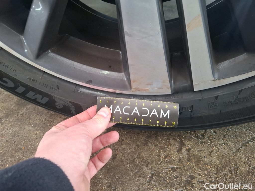  Peugeot  3008 PEUGEOT  / 2020 / 5P / SUV BlueHDi 130 S&S EAT8 Allure #30