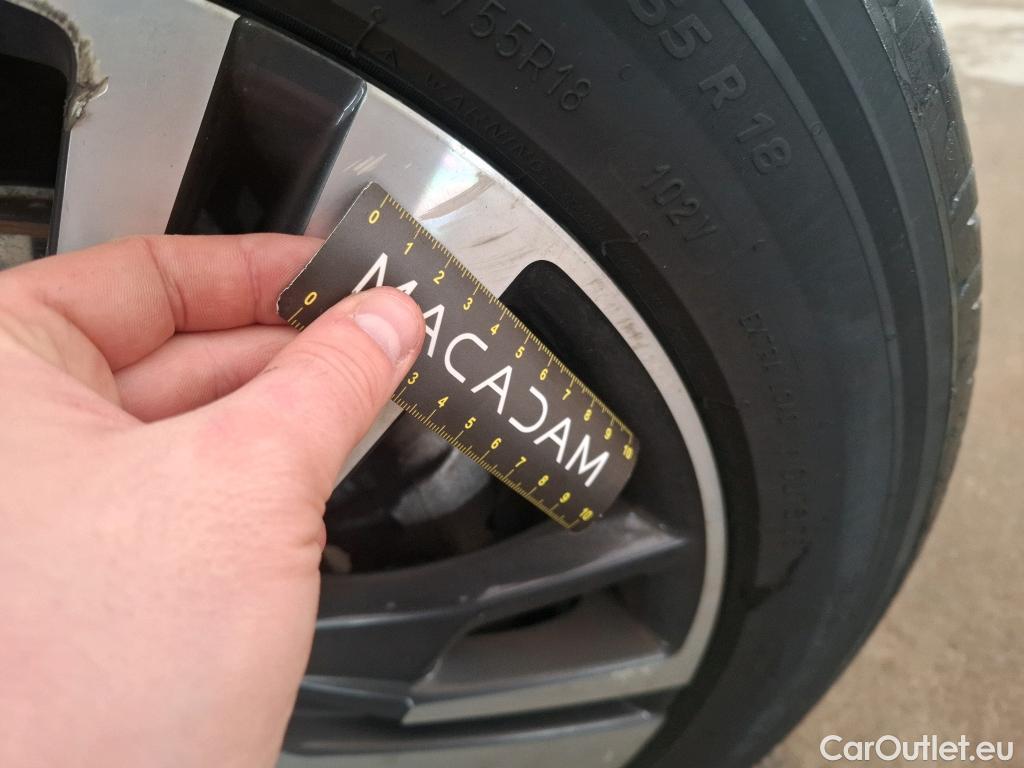  Peugeot  3008 PEUGEOT  / 2020 / 5P / SUV BlueHDi 130 S&S EAT8 Allure #36