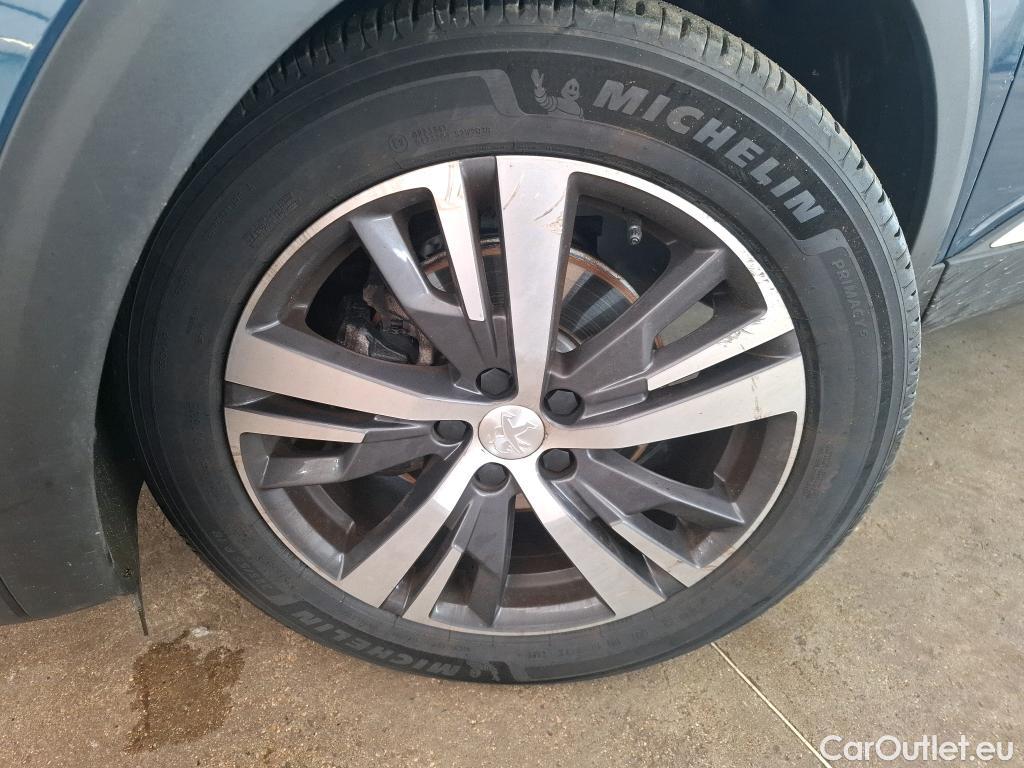  Peugeot  3008 PEUGEOT  / 2020 / 5P / SUV BlueHDi 130 S&S EAT8 Allure #16