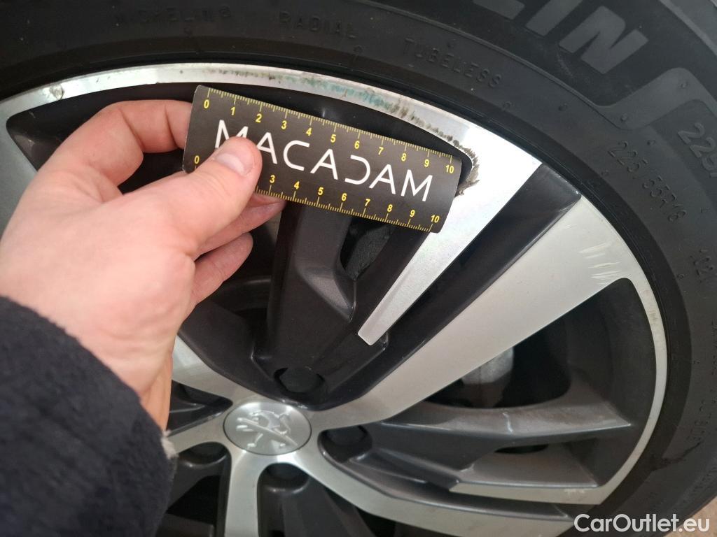  Peugeot  3008 PEUGEOT  / 2020 / 5P / SUV BlueHDi 130 S&S EAT8 Allure #33