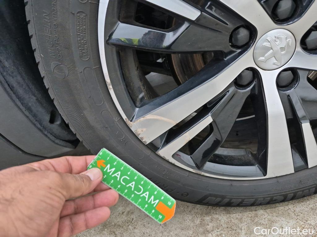  Peugeot  3008 PEUGEOT  / 2020 / 5P / SUV 1.6 HYBRID4 300 E-EAT8 GT #2