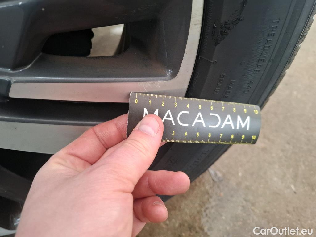  Peugeot  3008 PEUGEOT  / 2020 / 5P / SUV BlueHDi 130 S&S EAT8 Allure #37