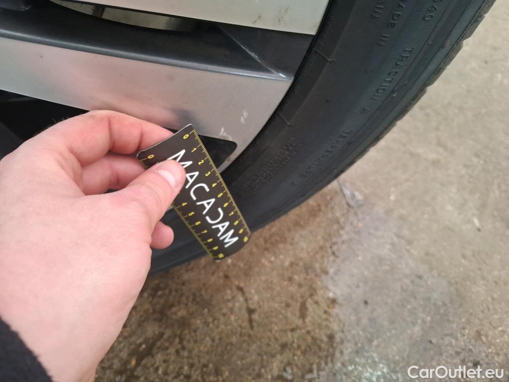  Peugeot  3008 PEUGEOT  / 2020 / 5P / SUV BlueHDi 130 S&S EAT8 Allure #38