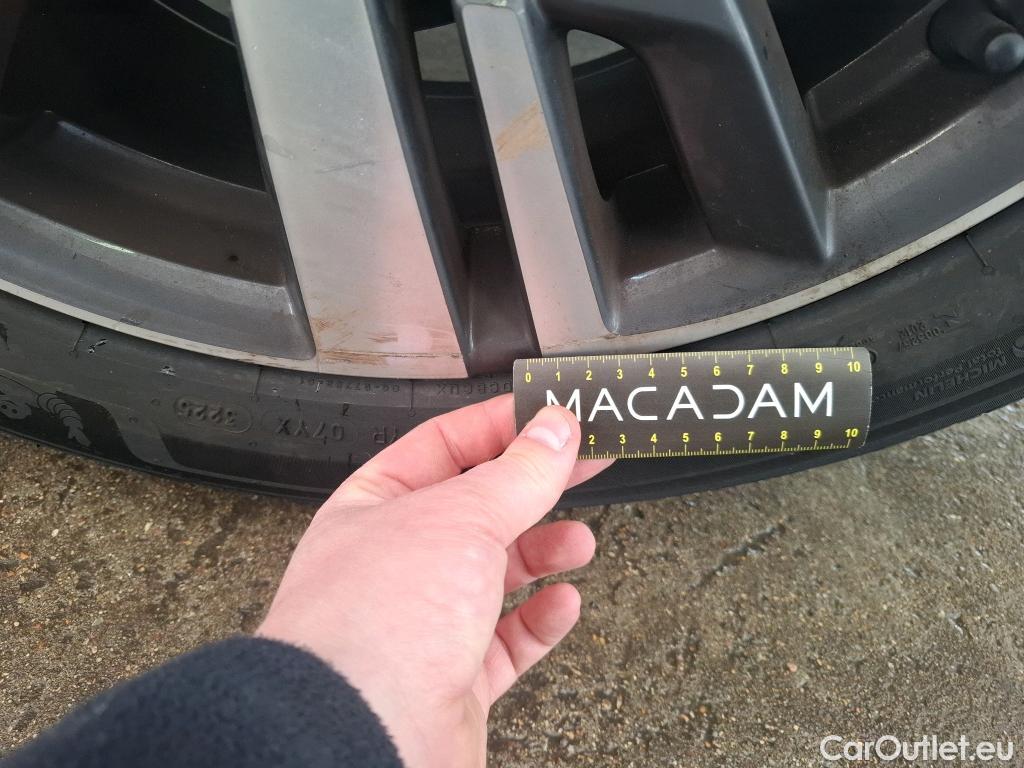  Peugeot  3008 PEUGEOT  / 2020 / 5P / SUV BlueHDi 130 S&S EAT8 Allure #29