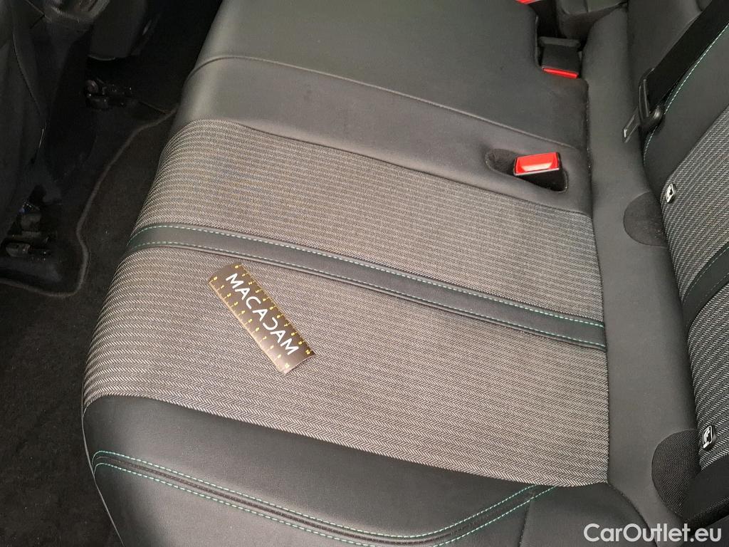  Peugeot  3008 PEUGEOT  / 2020 / 5P / SUV BlueHDi 130 S&S EAT8 Allure #47