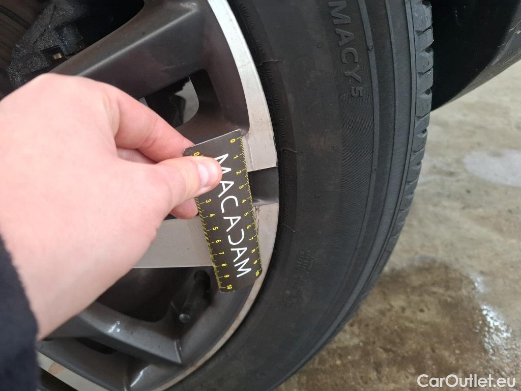  Peugeot  3008 PEUGEOT  / 2020 / 5P / SUV BlueHDi 130 S&S EAT8 Allure #26