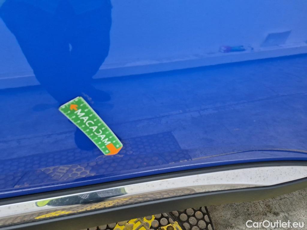  Peugeot  3008 PEUGEOT  / 2020 / 5P / SUV 1.6 HYBRID4 300 E-EAT8 GT #28