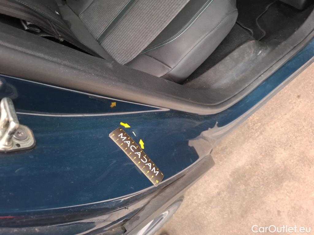  Peugeot  3008 PEUGEOT  / 2020 / 5P / SUV BlueHDi 130 S&S EAT8 Allure #39