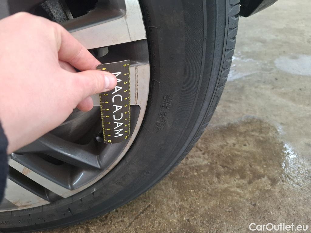  Peugeot  3008 PEUGEOT  / 2020 / 5P / SUV BlueHDi 130 S&S EAT8 Allure #27