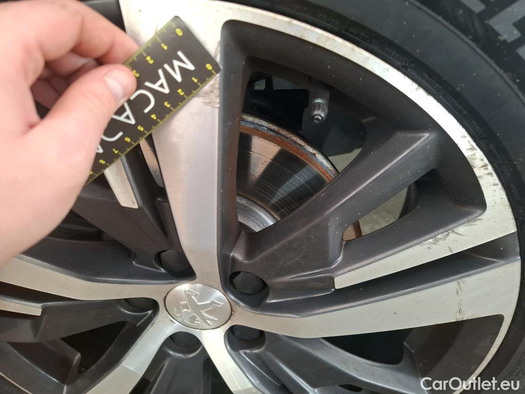  Peugeot  3008 PEUGEOT  / 2020 / 5P / SUV BlueHDi 130 S&S EAT8 Allure #22