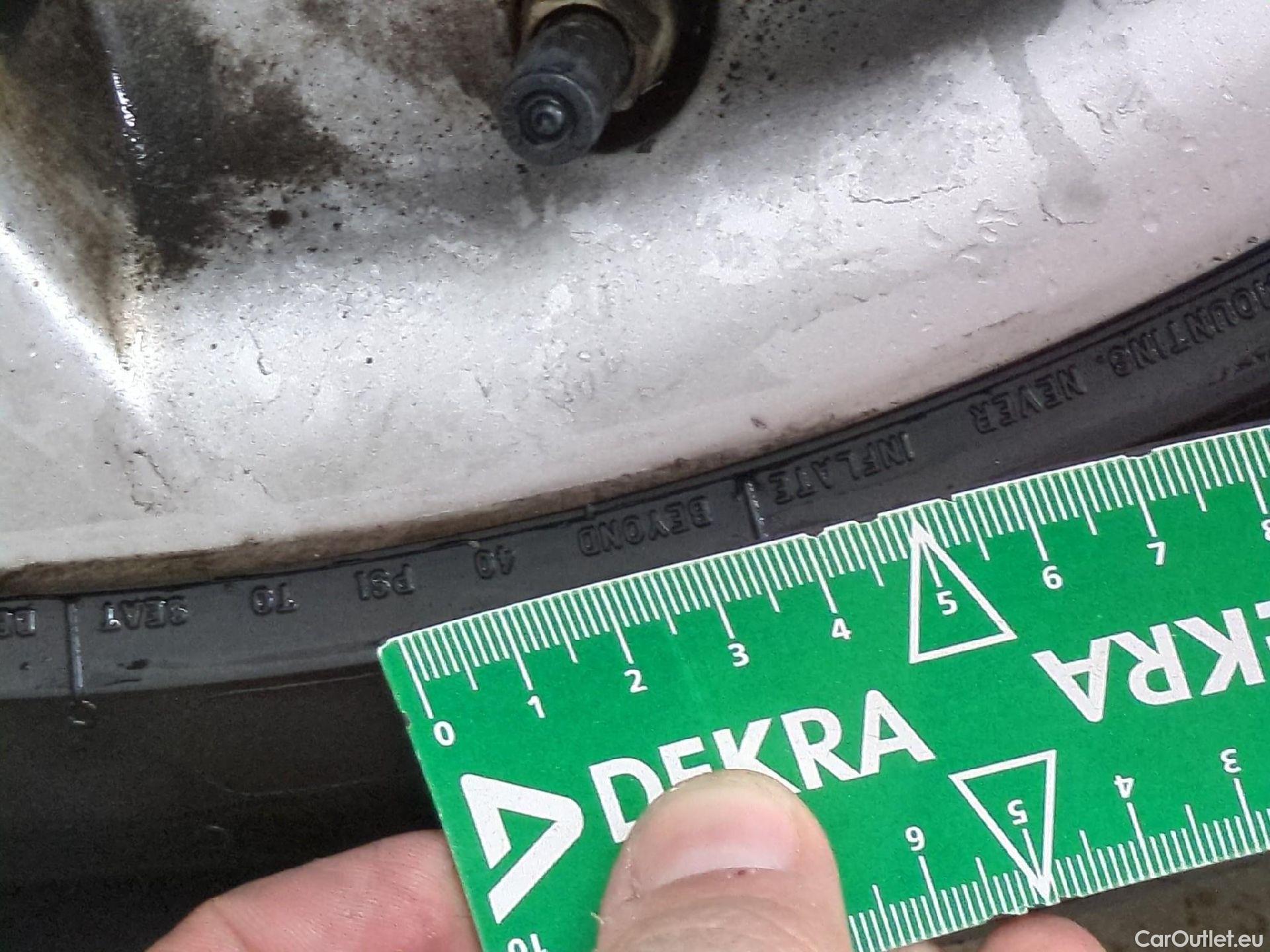  Toyota  Corolla TOYOTA  Touring Sports / 2018 / 5P / Break Hybride 184h Dynamic Business Beyond Zer #4