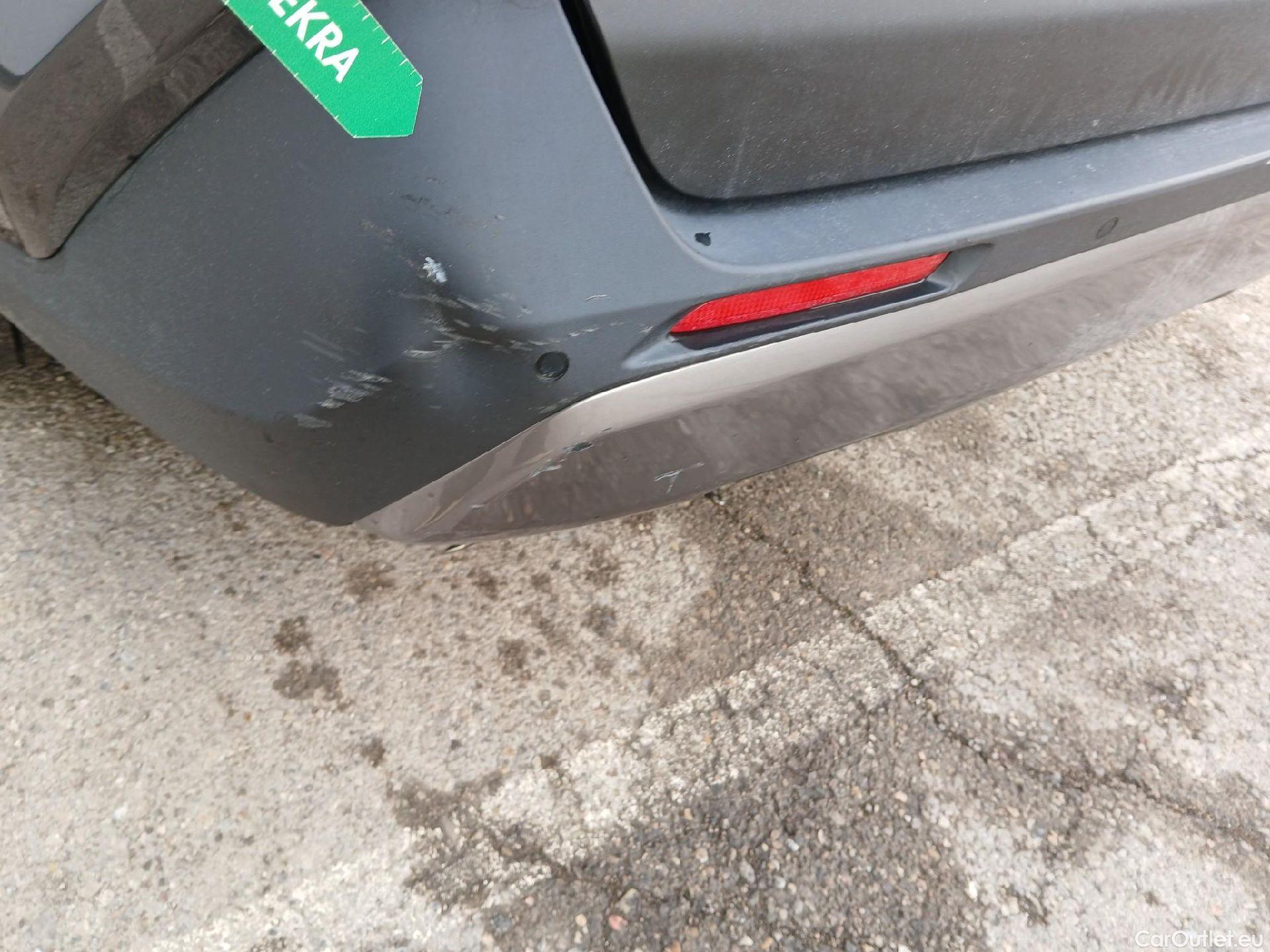  Toyota  RAV4 TOYOTA  / 2018 / 5P / todoterreno 2.5l 220H Advance #14