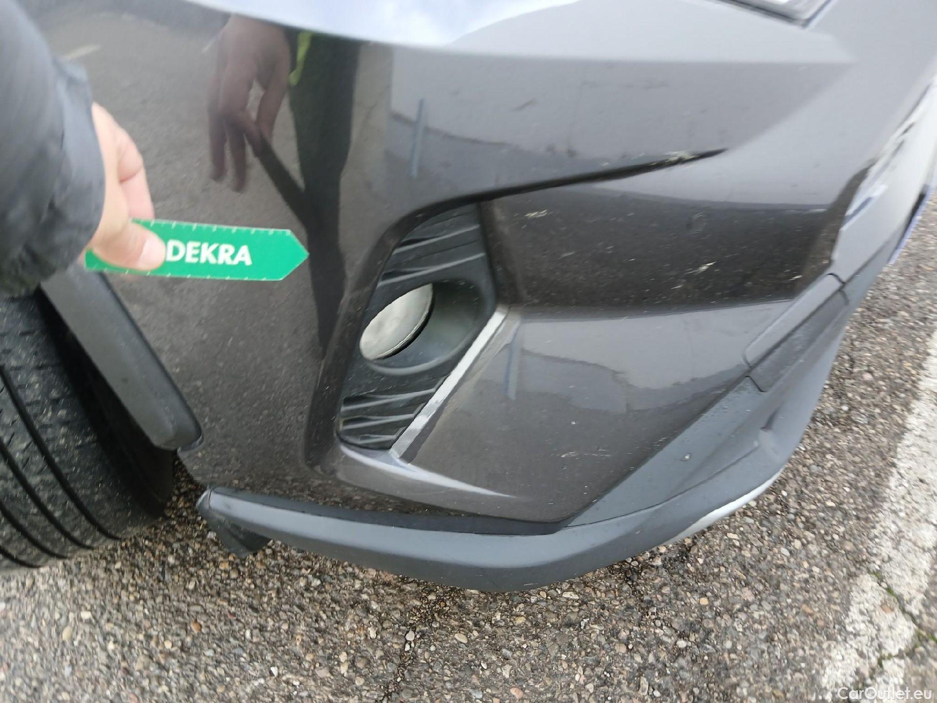  Toyota  RAV4 TOYOTA  / 2018 / 5P / todoterreno 2.5l 220H Advance #4