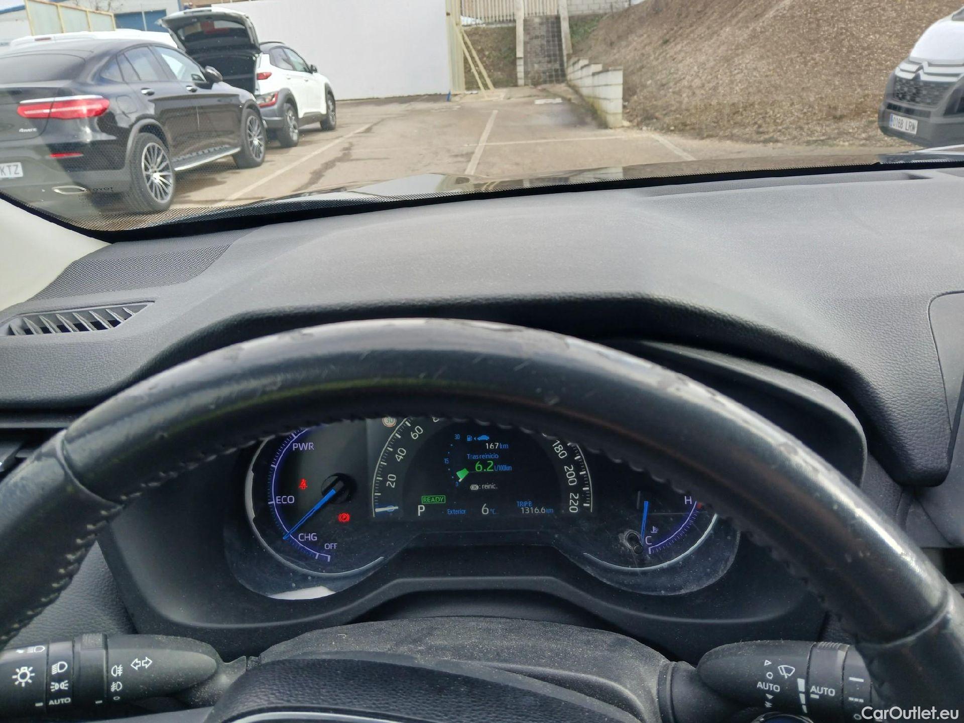  Toyota  RAV4 TOYOTA  / 2018 / 5P / todoterreno 2.5l 220H Advance #2