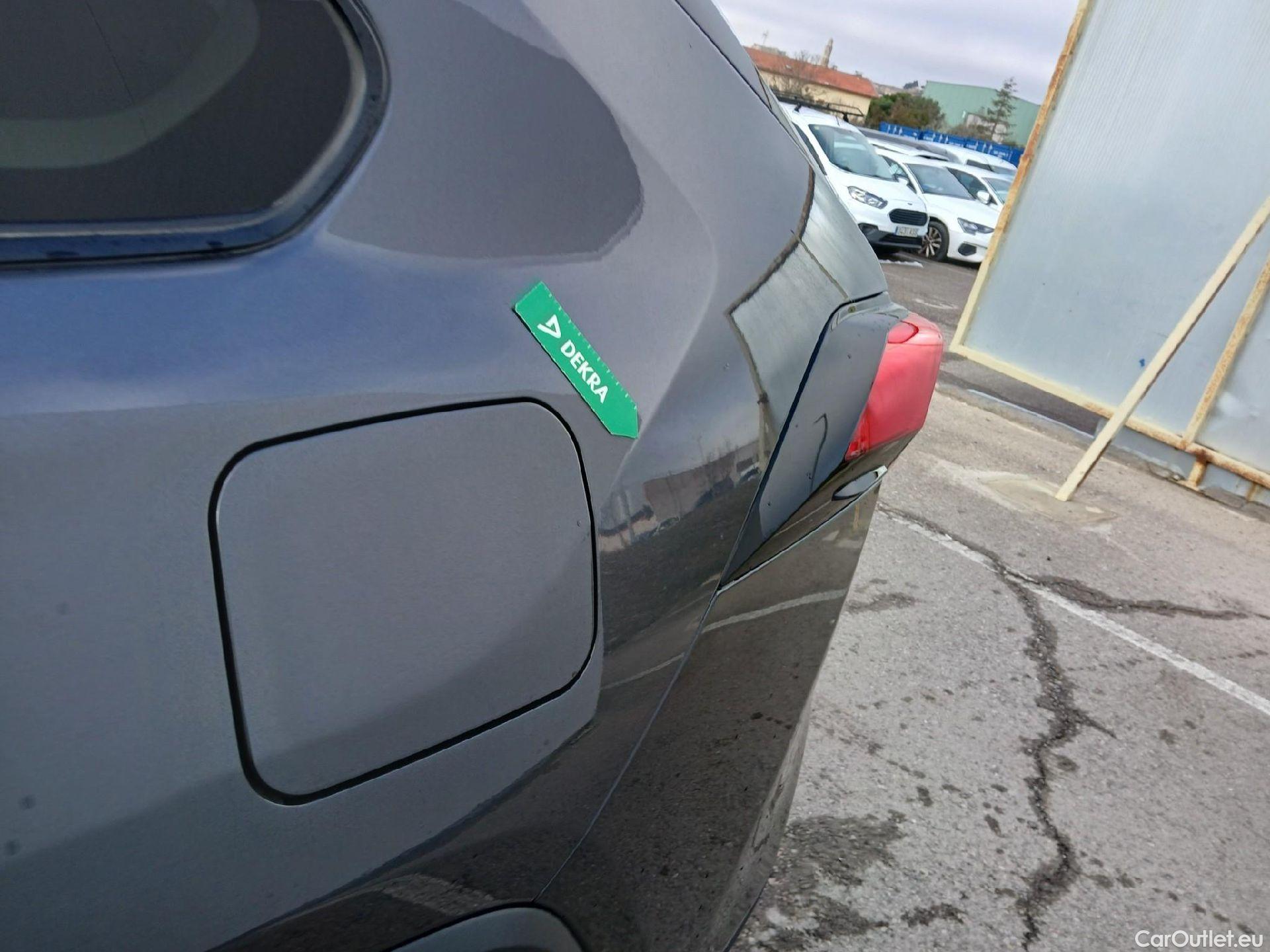  Toyota  RAV4 TOYOTA  / 2018 / 5P / todoterreno 2.5l 220H Advance #10