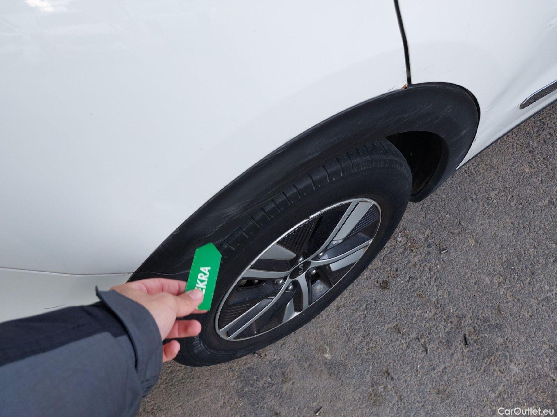  KIA  Niro KIA  / 2019 / 5P / crossover 1.6 GDi PHEV 104kW (141CV) Drive #25