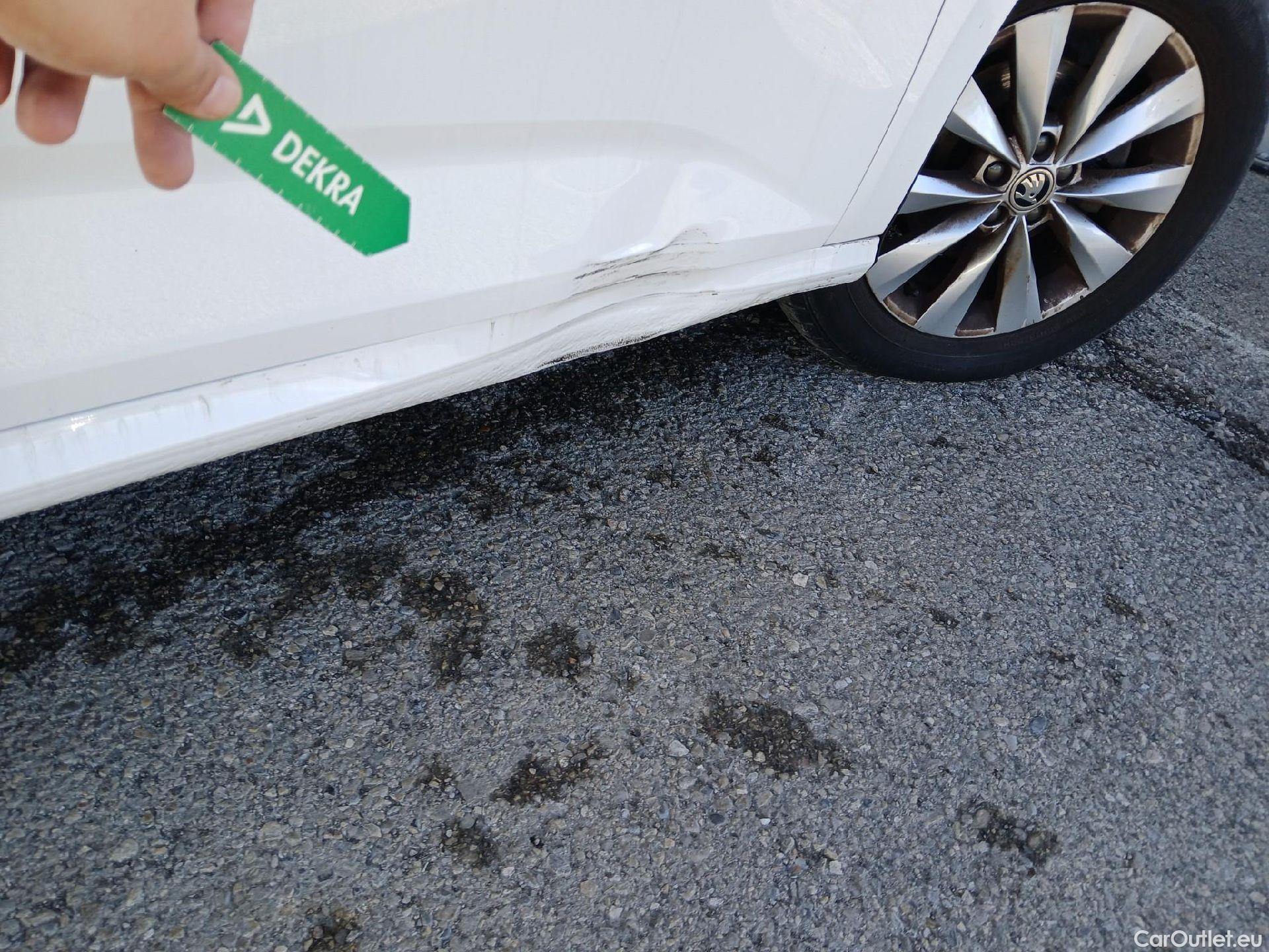  Skoda  KAMIQ SKODA  1.0 TSI 81kW (110CV) DSG Ambition (CX) #41