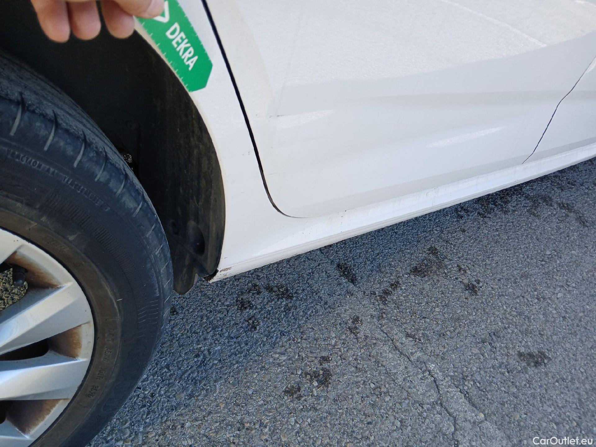  Skoda  KAMIQ SKODA  1.0 TSI 81kW (110CV) DSG Ambition (CX) #32