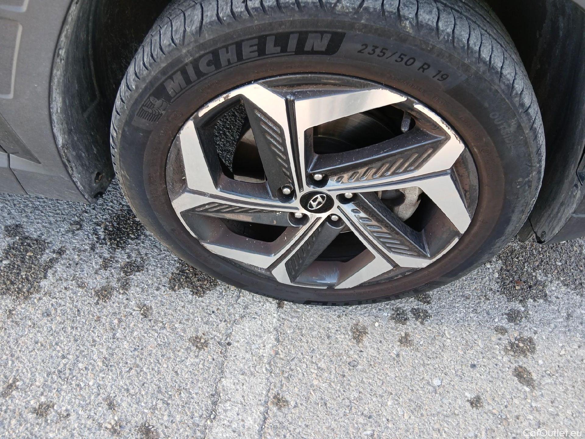  Hyundai  Tucson HYUNDAI  / 2020 / 5P / todoterreno 1.6 TGDI PHEV 195kW Tecno Sky Auto 4x4 #41