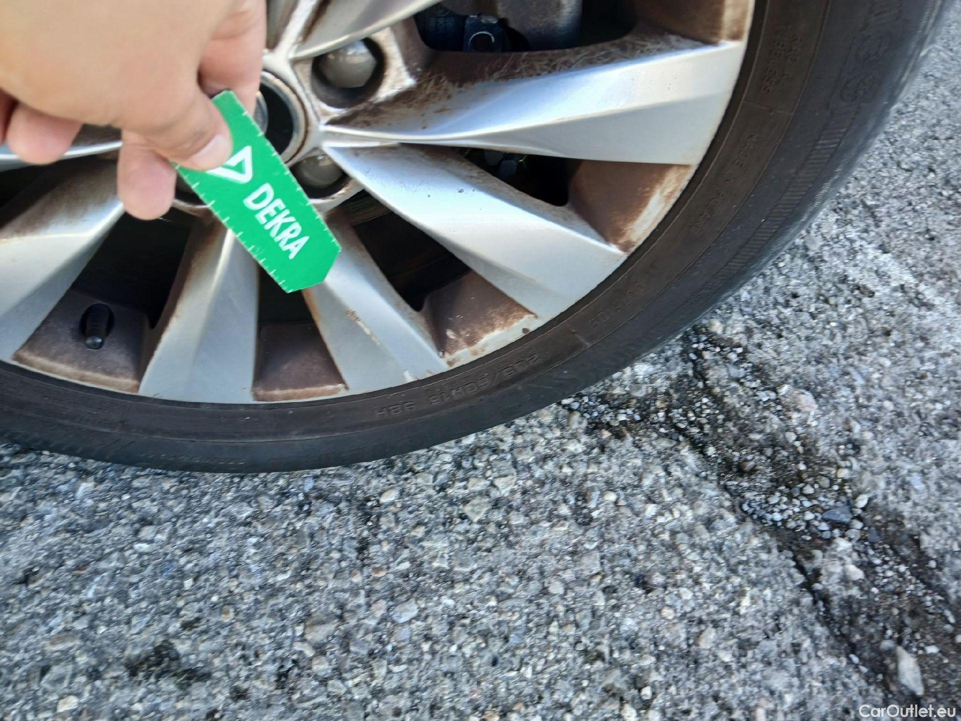  Skoda  KAMIQ SKODA  1.0 TSI 81kW (110CV) DSG Ambition (CX) #47