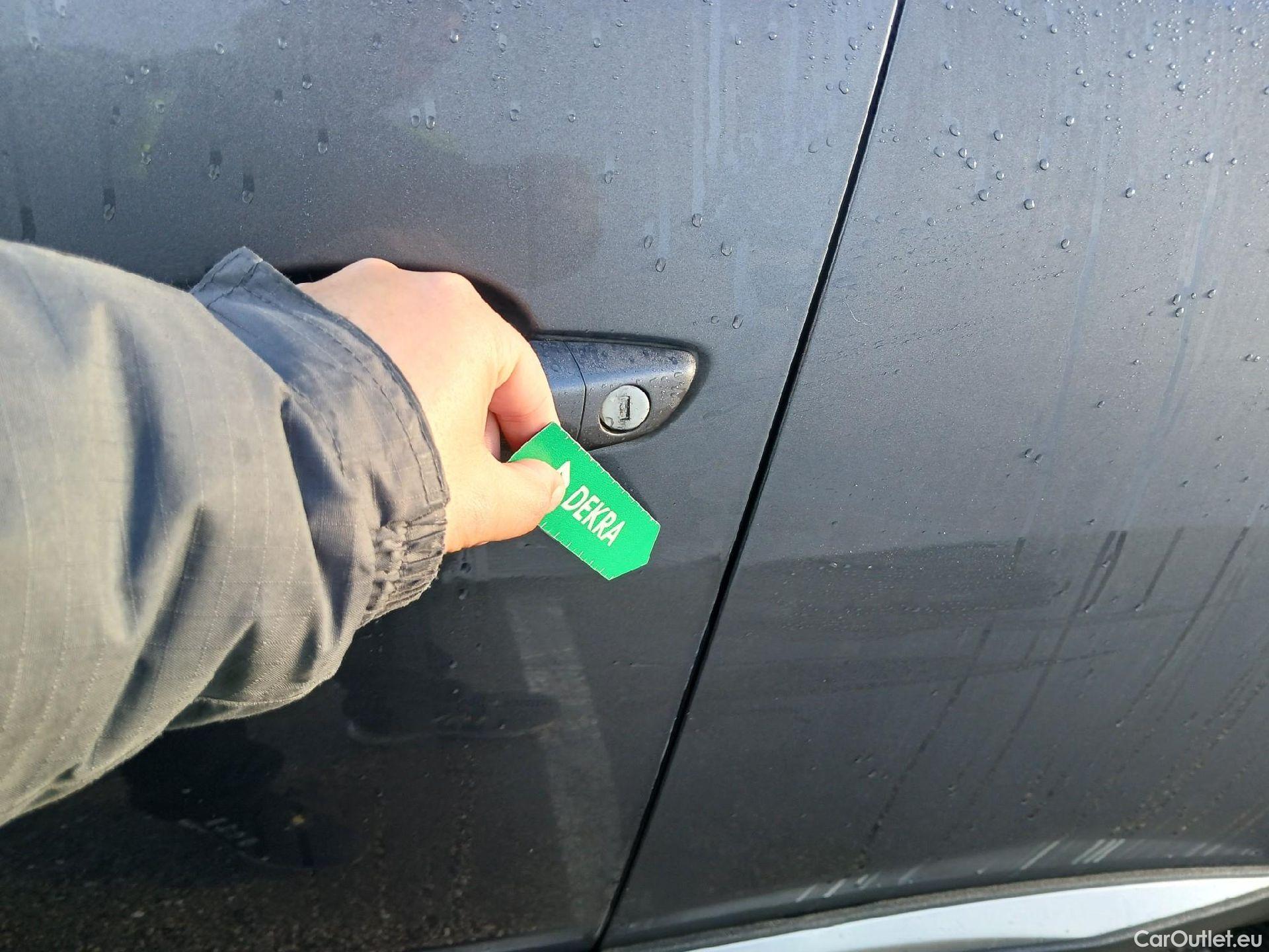  Peugeot  3008 PEUGEOT  Hybrid / 2020 / 5P / todoterreno 225 e-EAT8 Allure (AC2) #16