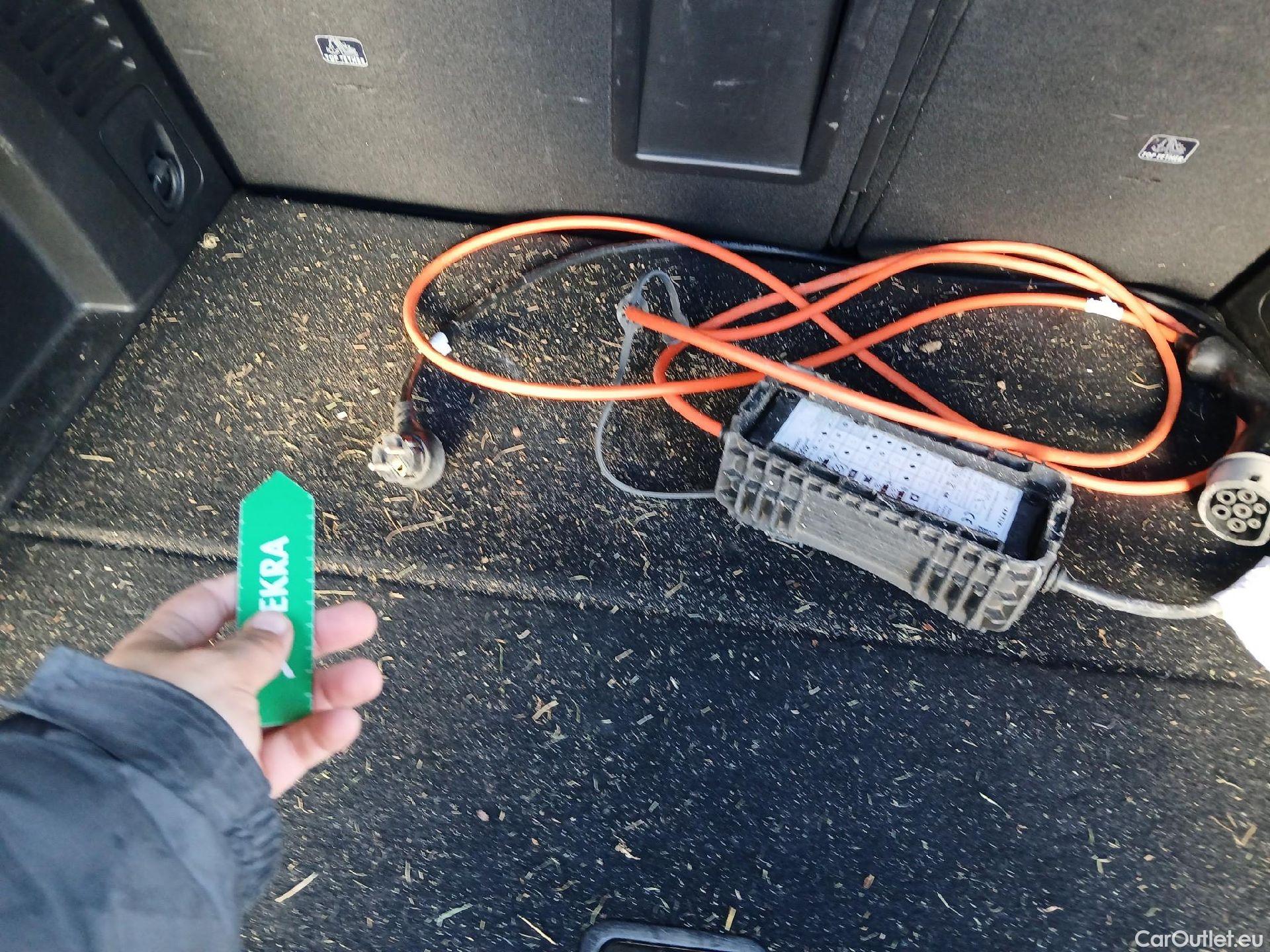  Peugeot  3008 PEUGEOT  Hybrid / 2020 / 5P / todoterreno 225 e-EAT8 Allure (AC2) #3