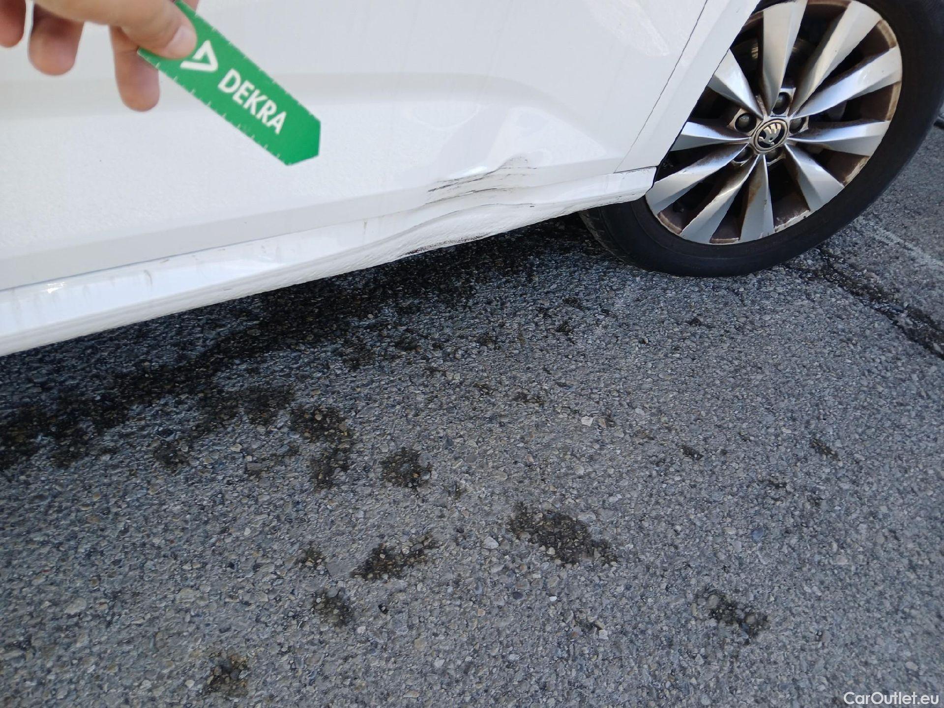  Skoda  KAMIQ SKODA  1.0 TSI 81kW (110CV) DSG Ambition (CX) #40