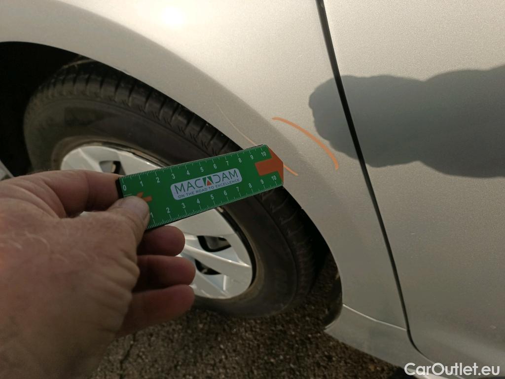  Toyota  Corolla TOYOTA  / 2019 / 5P / familiar 1.8 125H BUSINESS E-CVT TOURING SPORT #15