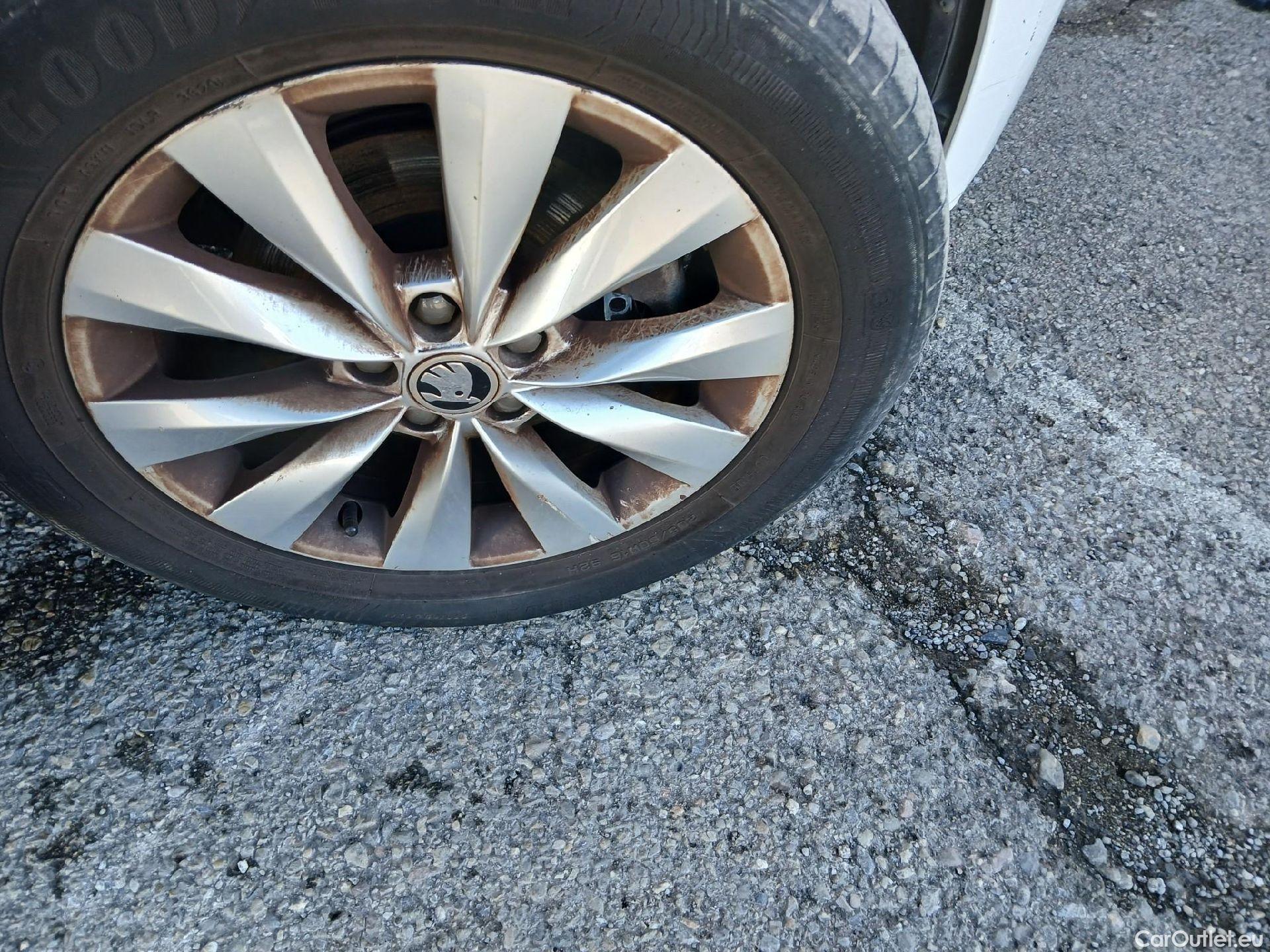  Skoda  KAMIQ SKODA  1.0 TSI 81kW (110CV) DSG Ambition (CX) #48