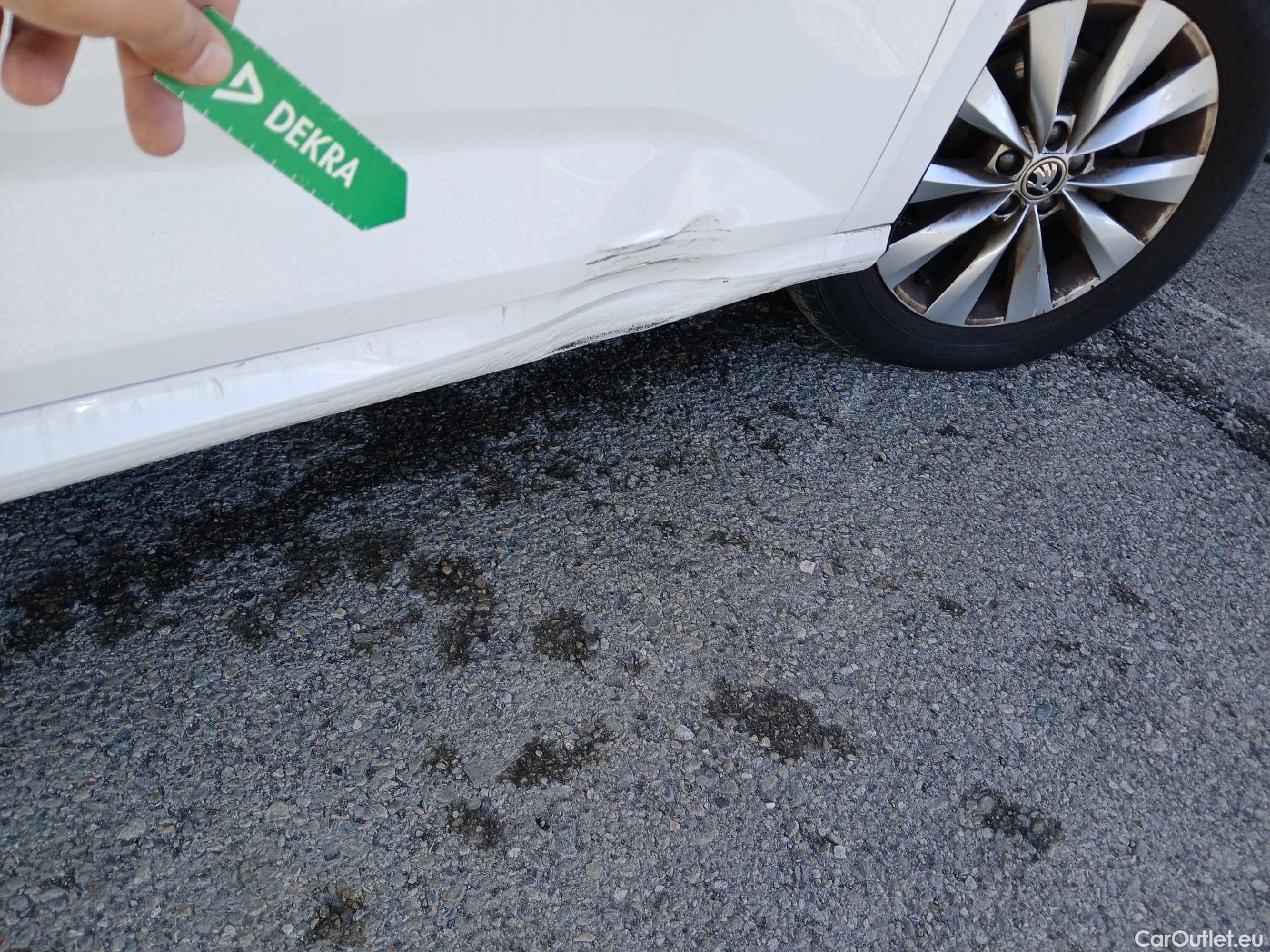  Skoda  KAMIQ SKODA  1.0 TSI 81kW (110CV) DSG Ambition (CX) #39