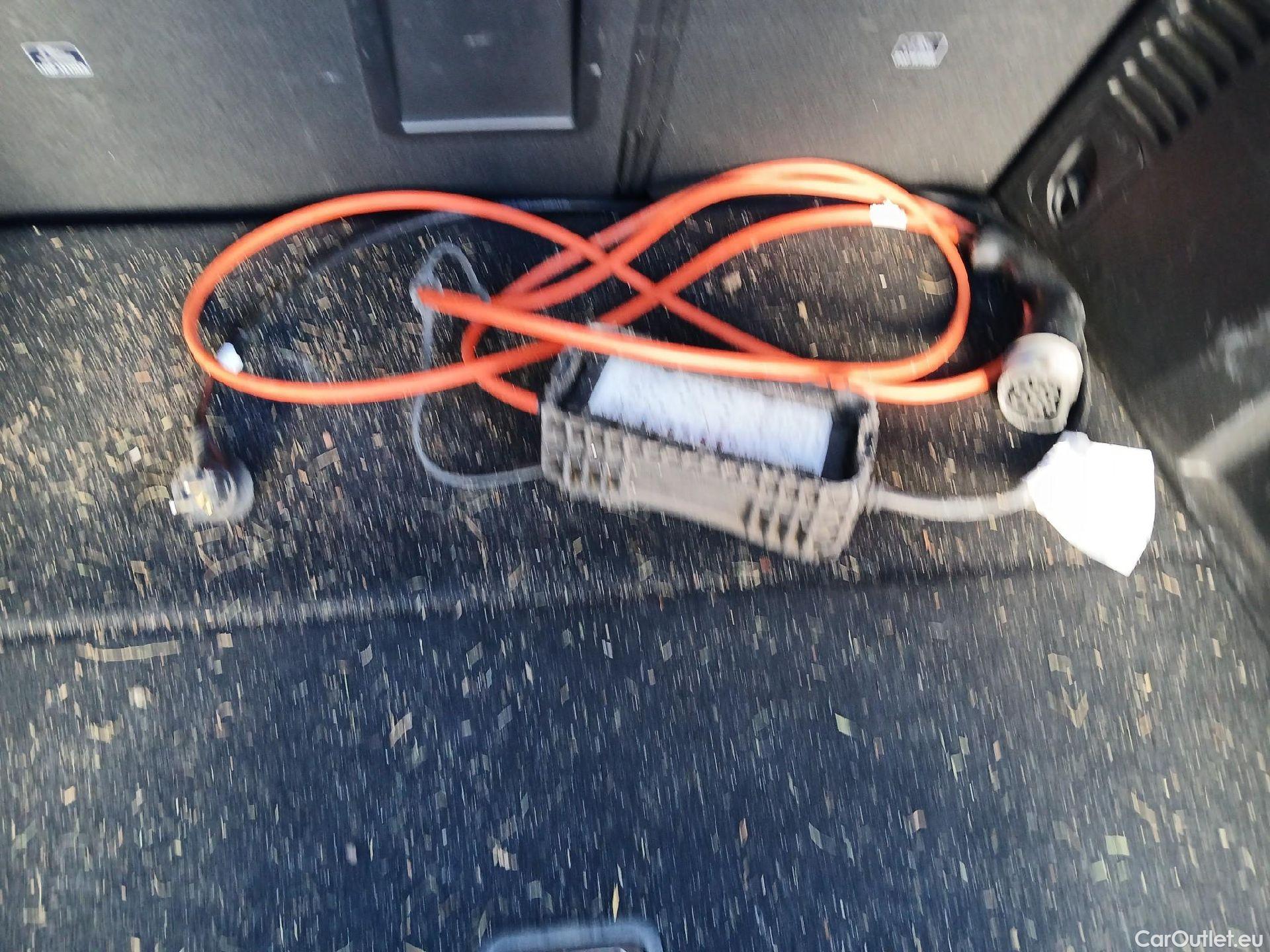  Peugeot  3008 PEUGEOT  Hybrid / 2020 / 5P / todoterreno 225 e-EAT8 Allure (AC2) #2