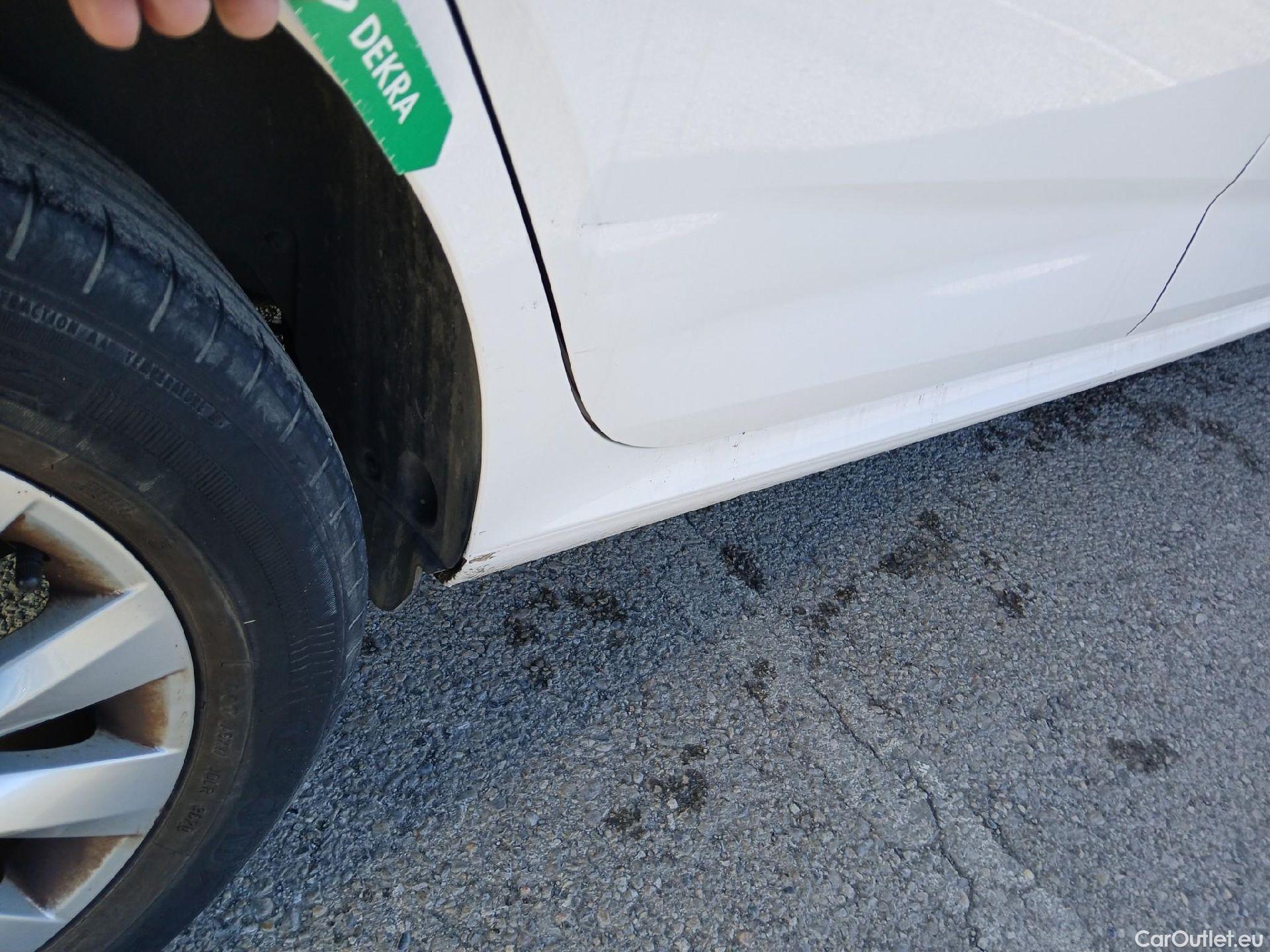  Skoda  KAMIQ SKODA  1.0 TSI 81kW (110CV) DSG Ambition (CX) #31