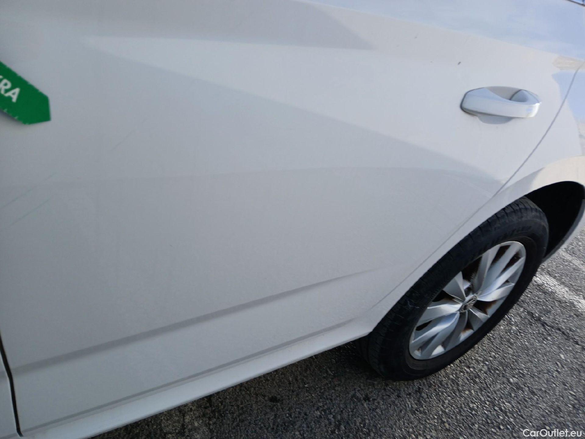  Skoda  KAMIQ SKODA  1.0 TSI 81kW (110CV) DSG Ambition (CX) #26